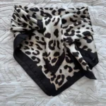 Thumbnail for Foulard imprimé léopard