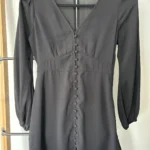 Featured thumbnail for Robe noire manches longues