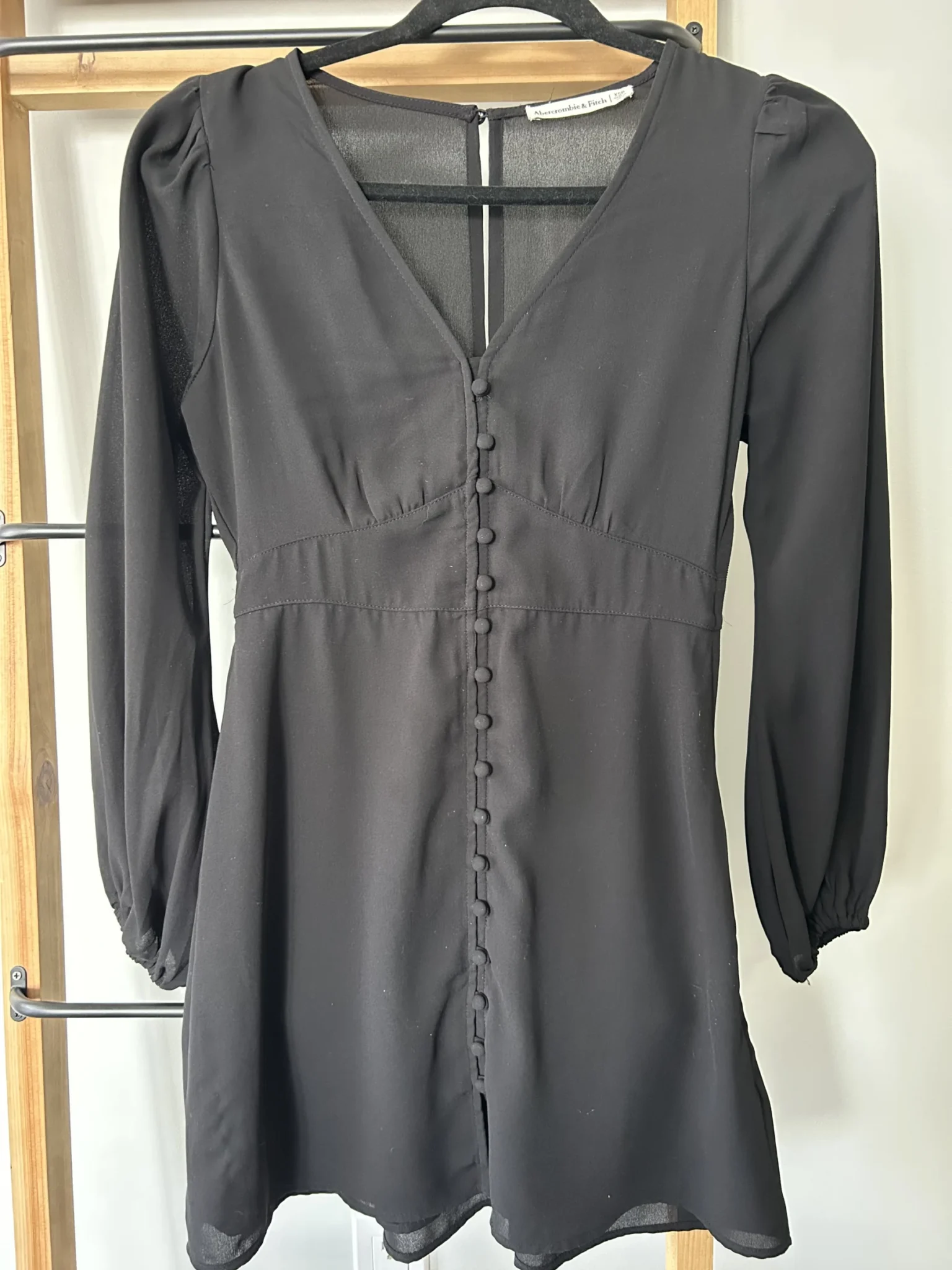 Featured image for Robe noire manches longues