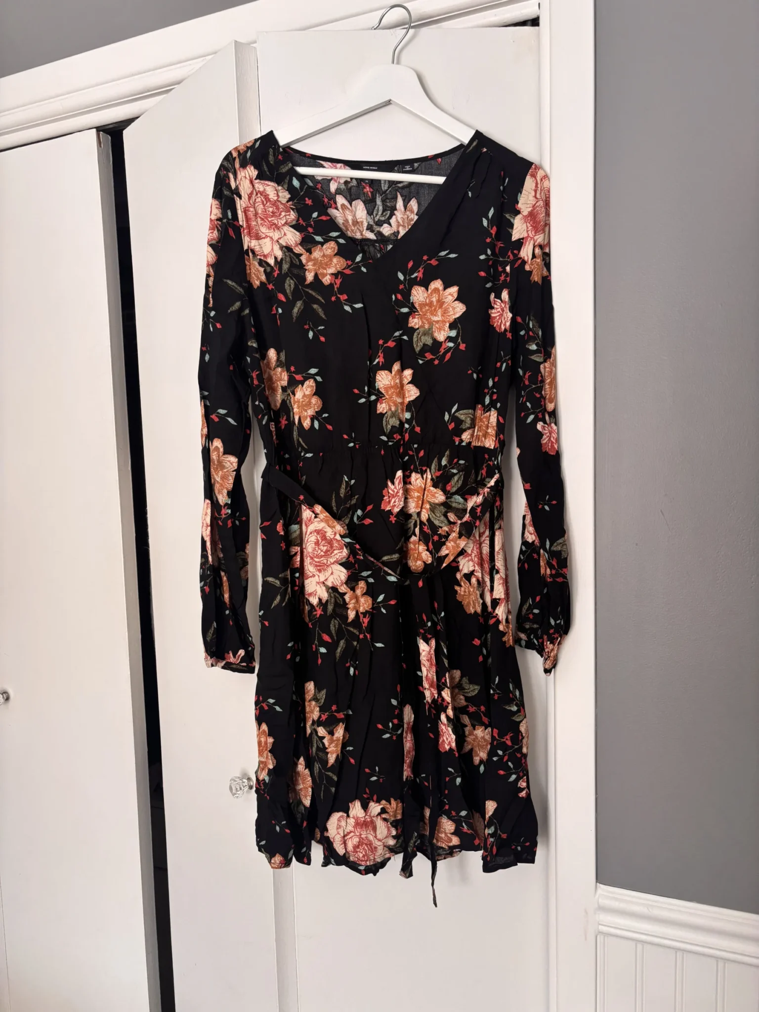 Featured image for Robe fleurie manche longue