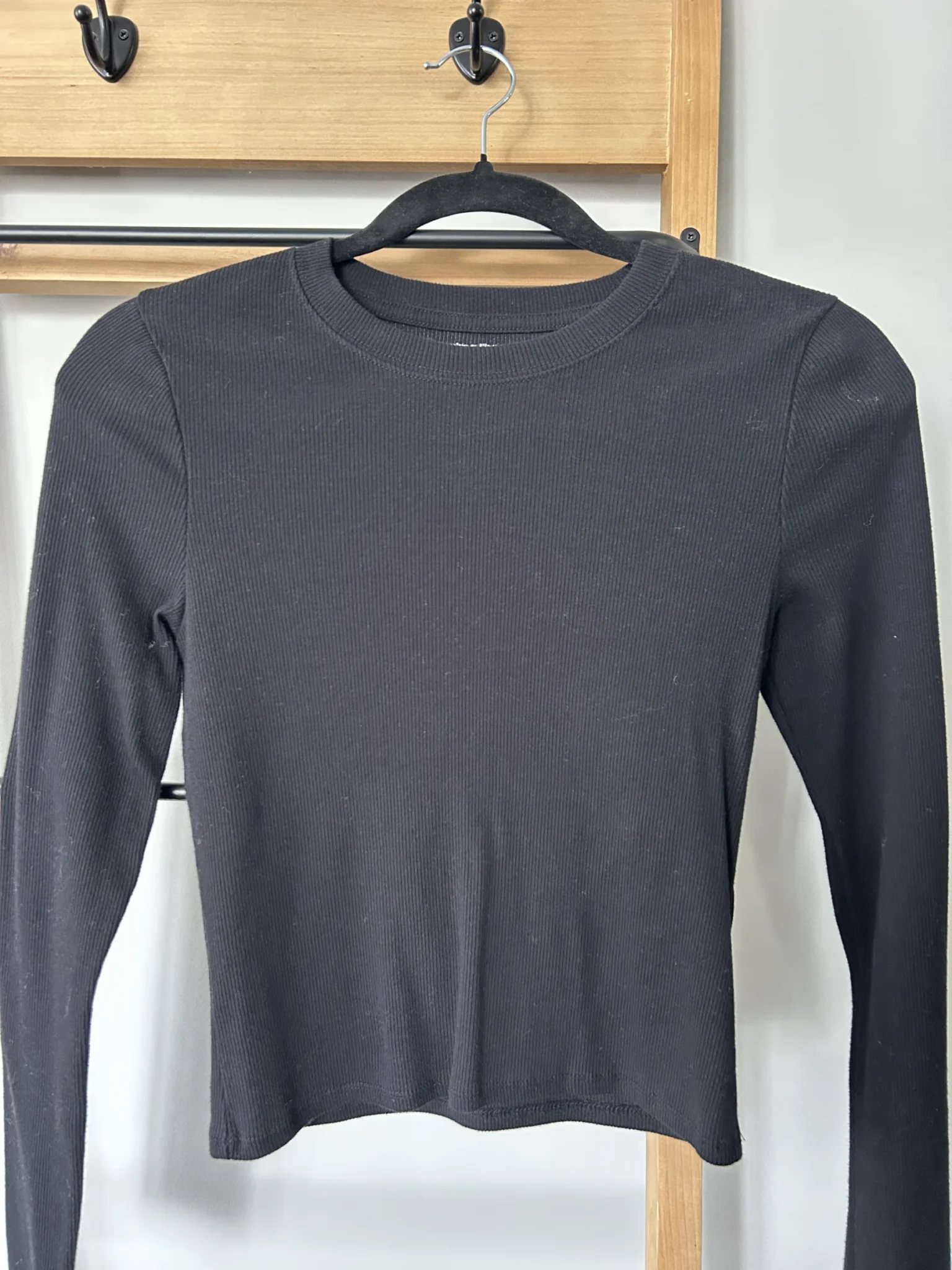 Featured image for Basic black long-sleeved jumper