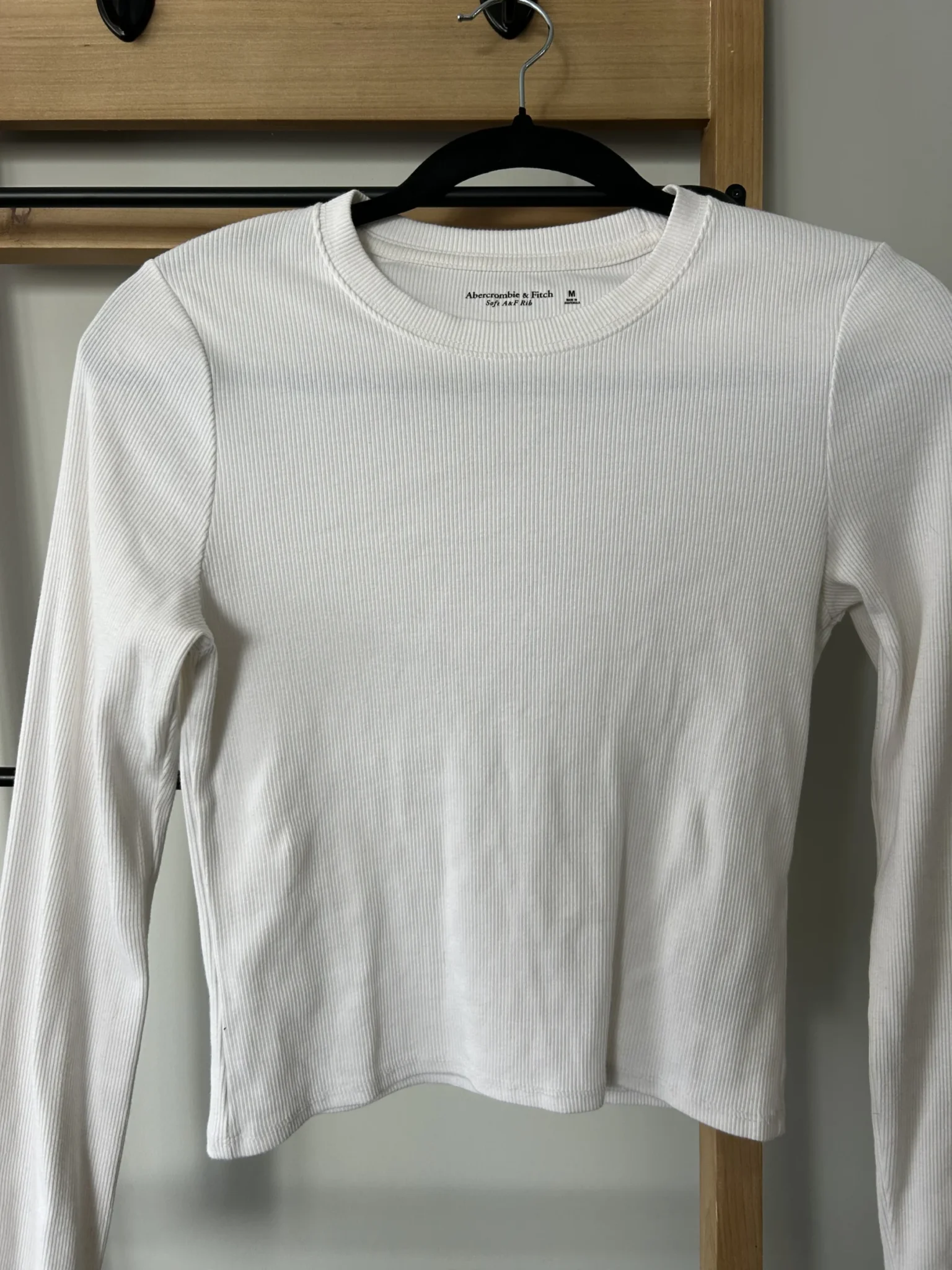 Featured image for Basic white long-sleeved jumper