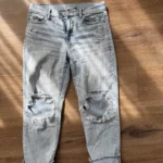 Featured thumbnail for Jeans troués