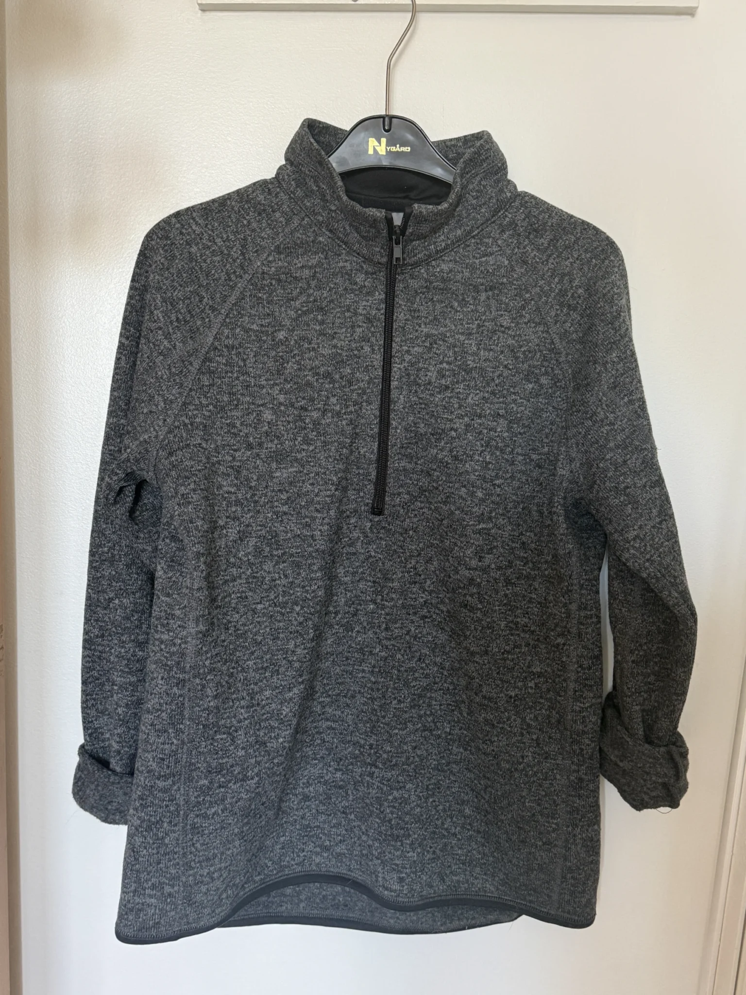 Featured image for Chandail de sport chaud gris