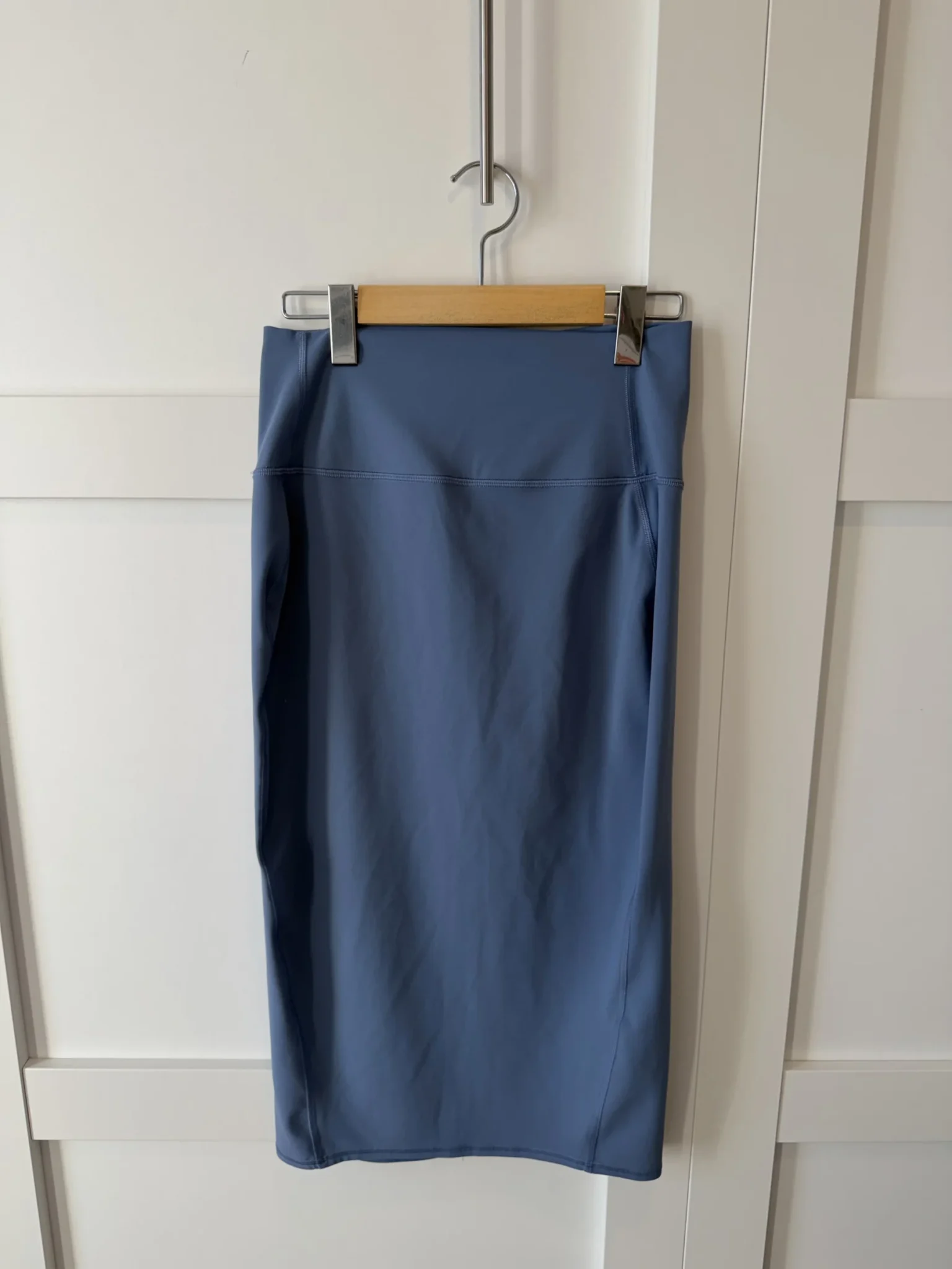 Featured image for High-waisted fitted skirt in Nulu