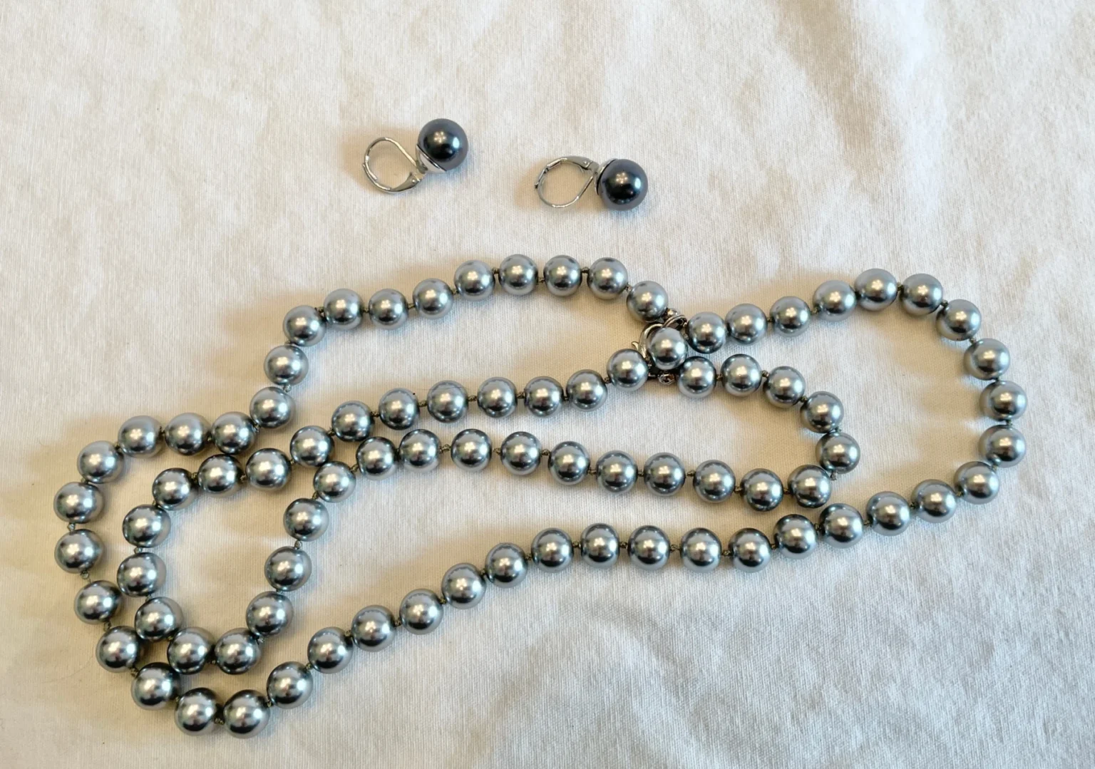 Featured image for Ensemble fausses perles - Collier et boucles d'oreilles