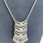 Thumbnail for Collier argenté avec fausses turquoises