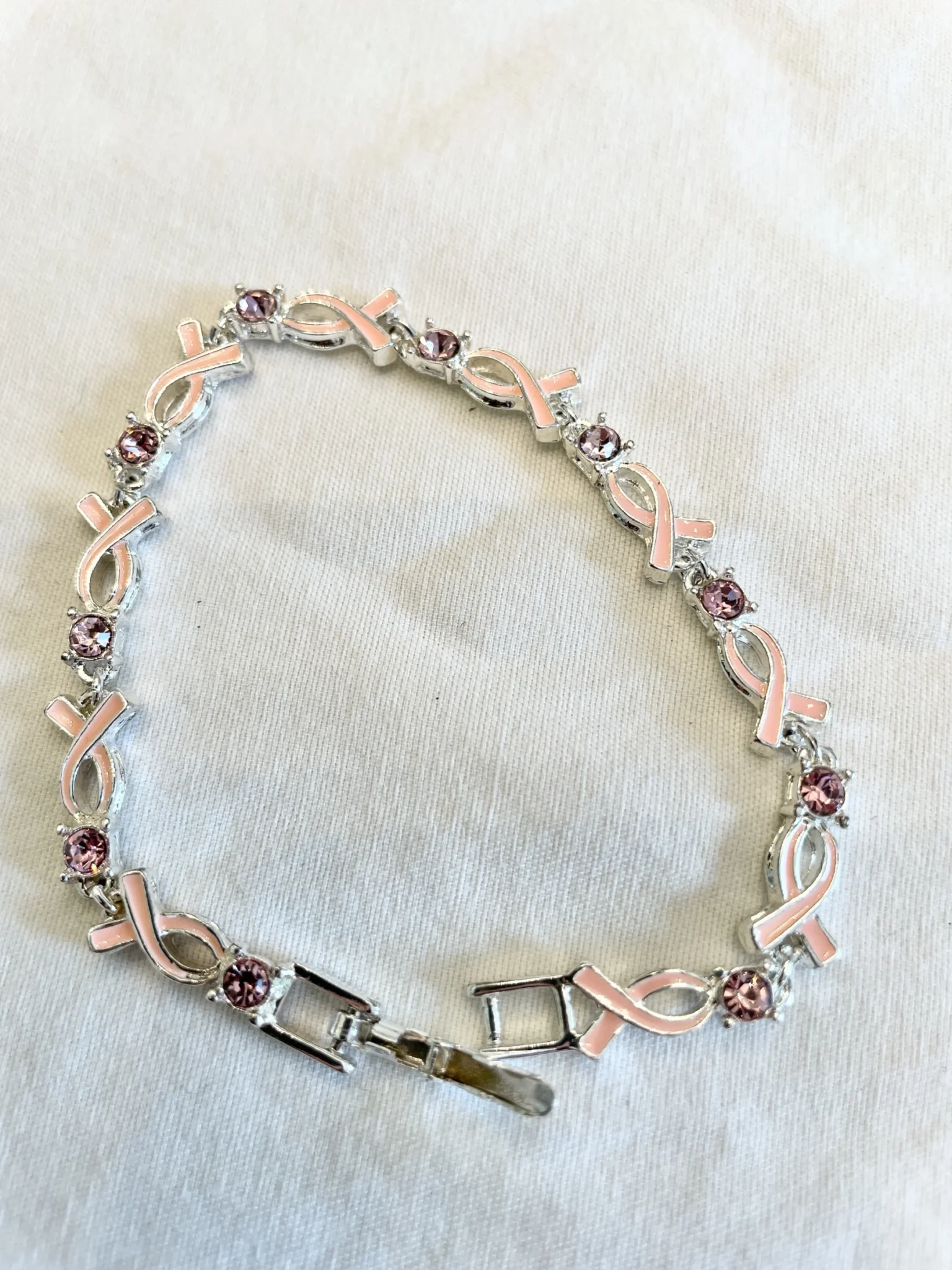 Featured image for Bracelet rubans roses avec extension