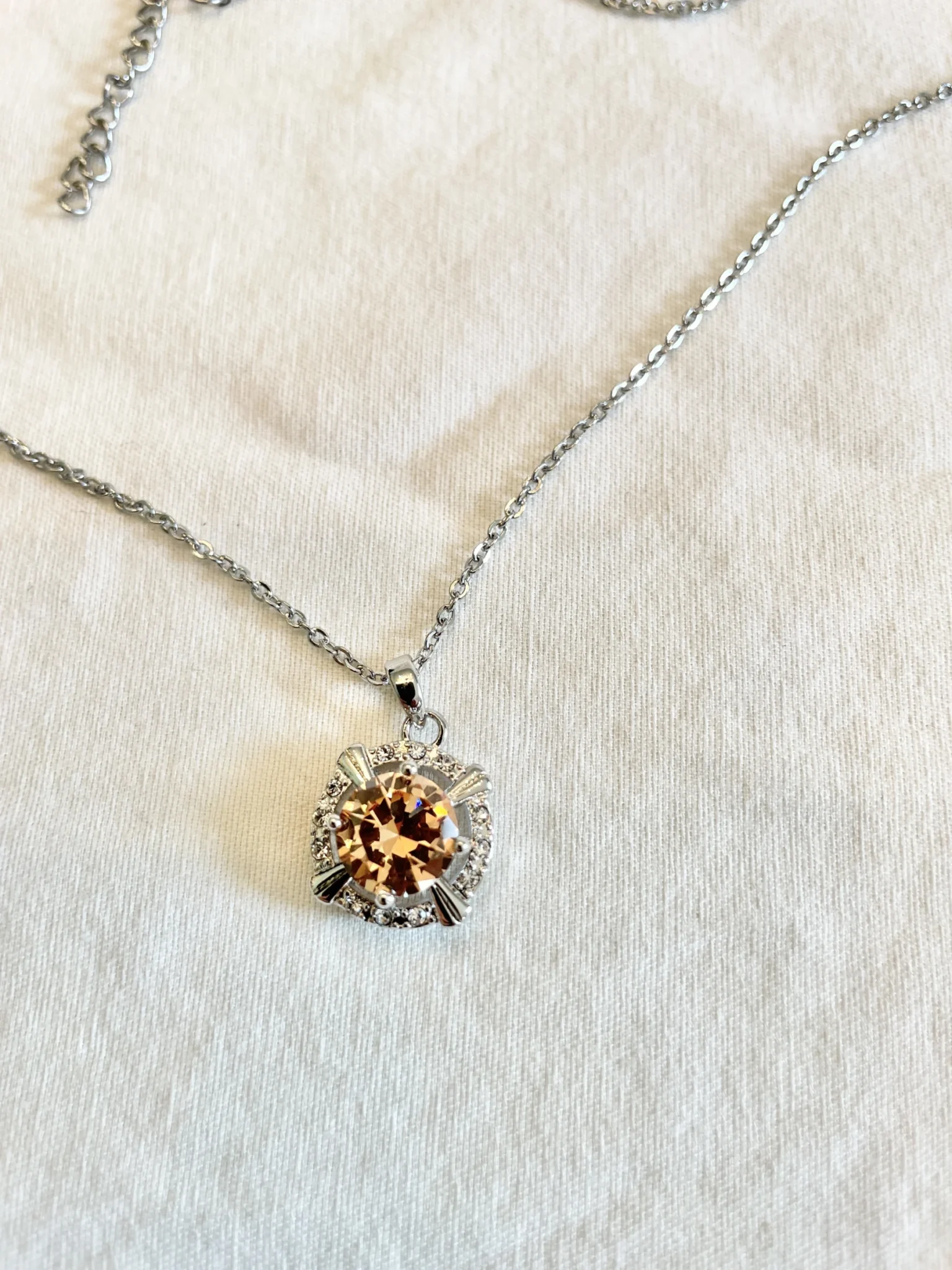 Featured image for Pendentif argent avec pierre de couleur pêche