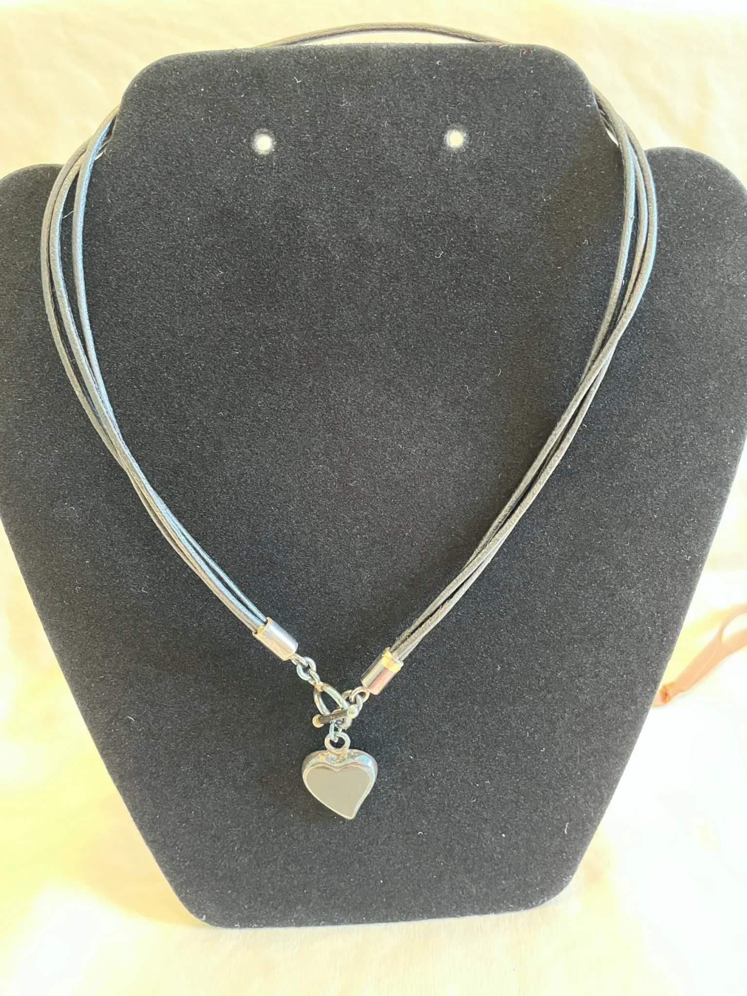 Image for Collier - ruban de cuir avec pendentif Coeur