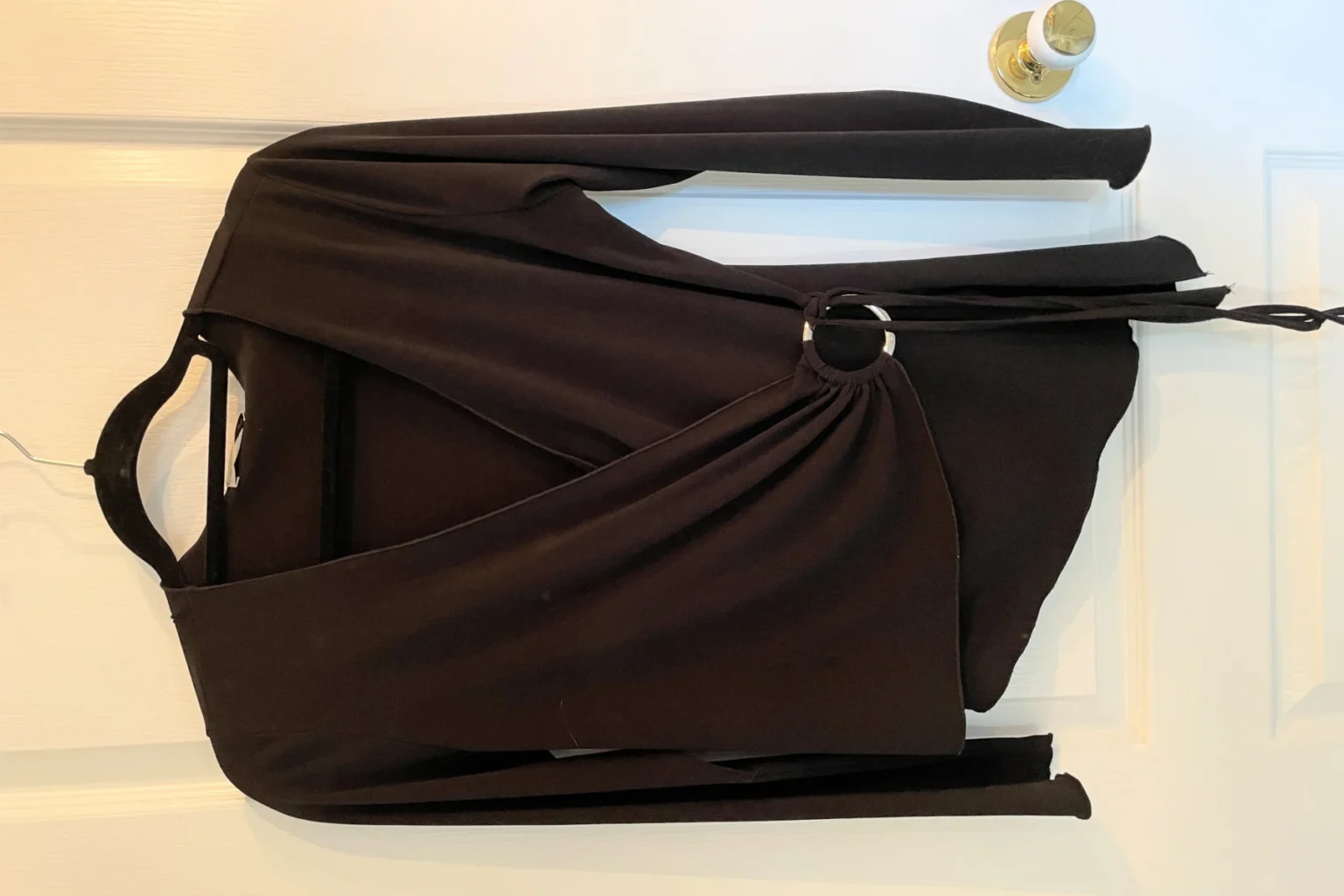 Featured image for Laura Petite - Blouse noire asymétrique