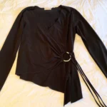 Thumbnail for Laura Petite - Blouse noire asymétrique