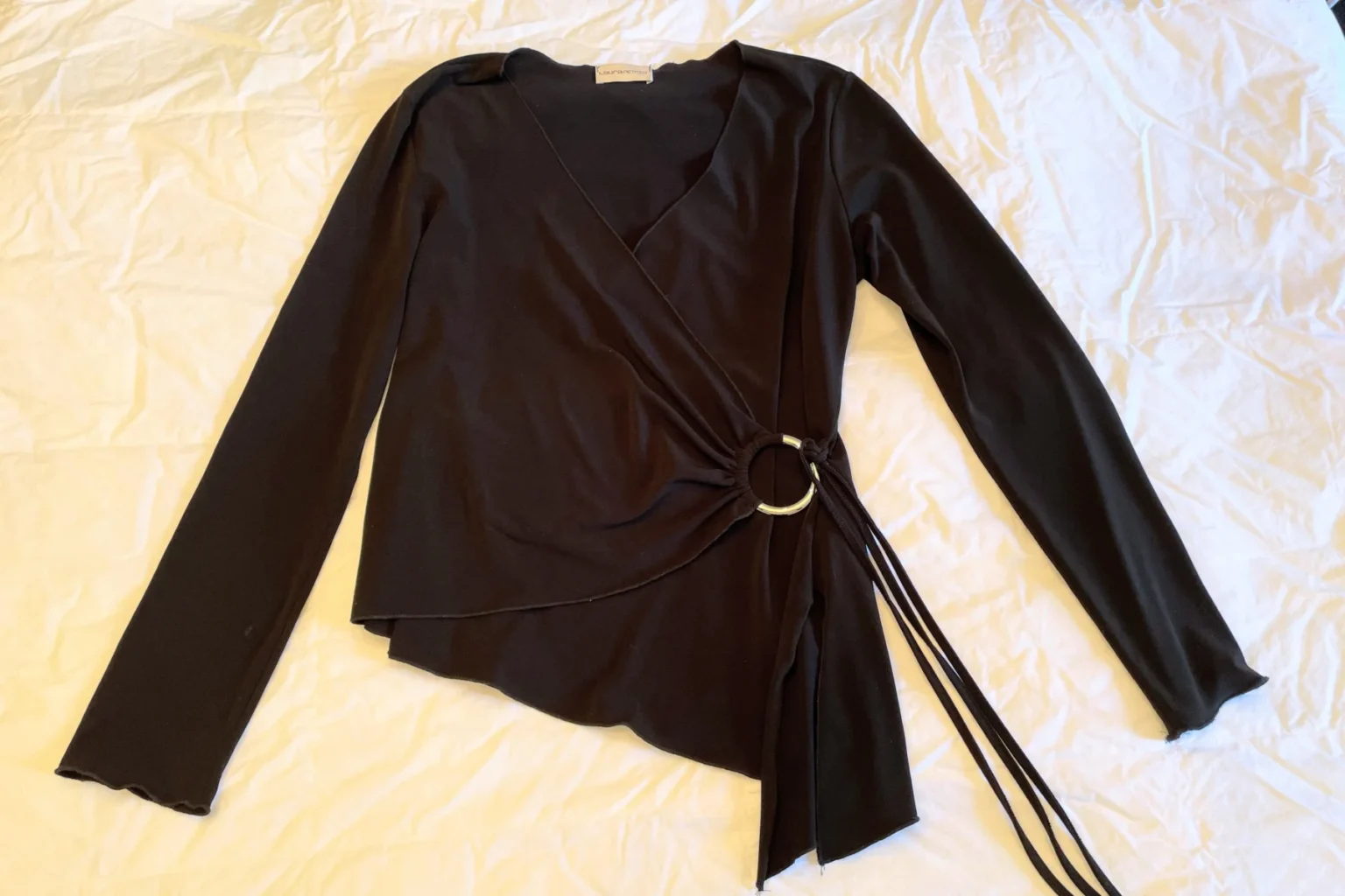 Image for Laura Petite - Blouse noire asymétrique