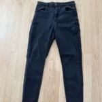 Featured thumbnail for Black high-waisted skinny jeans