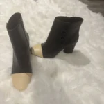 Thumbnail for Bottines noires et beiges élégantes