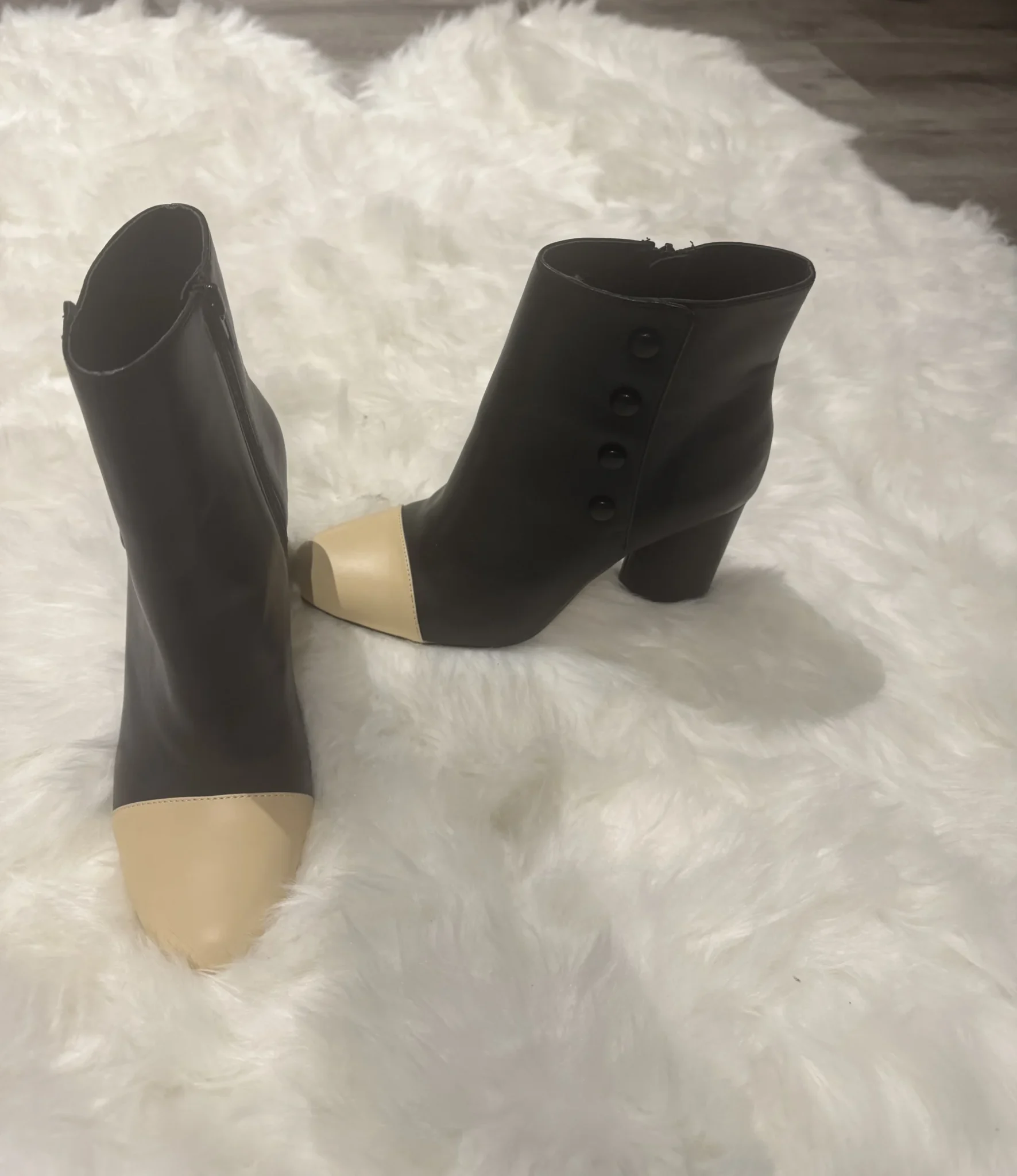 Image for Bottines noires et beiges élégantes
