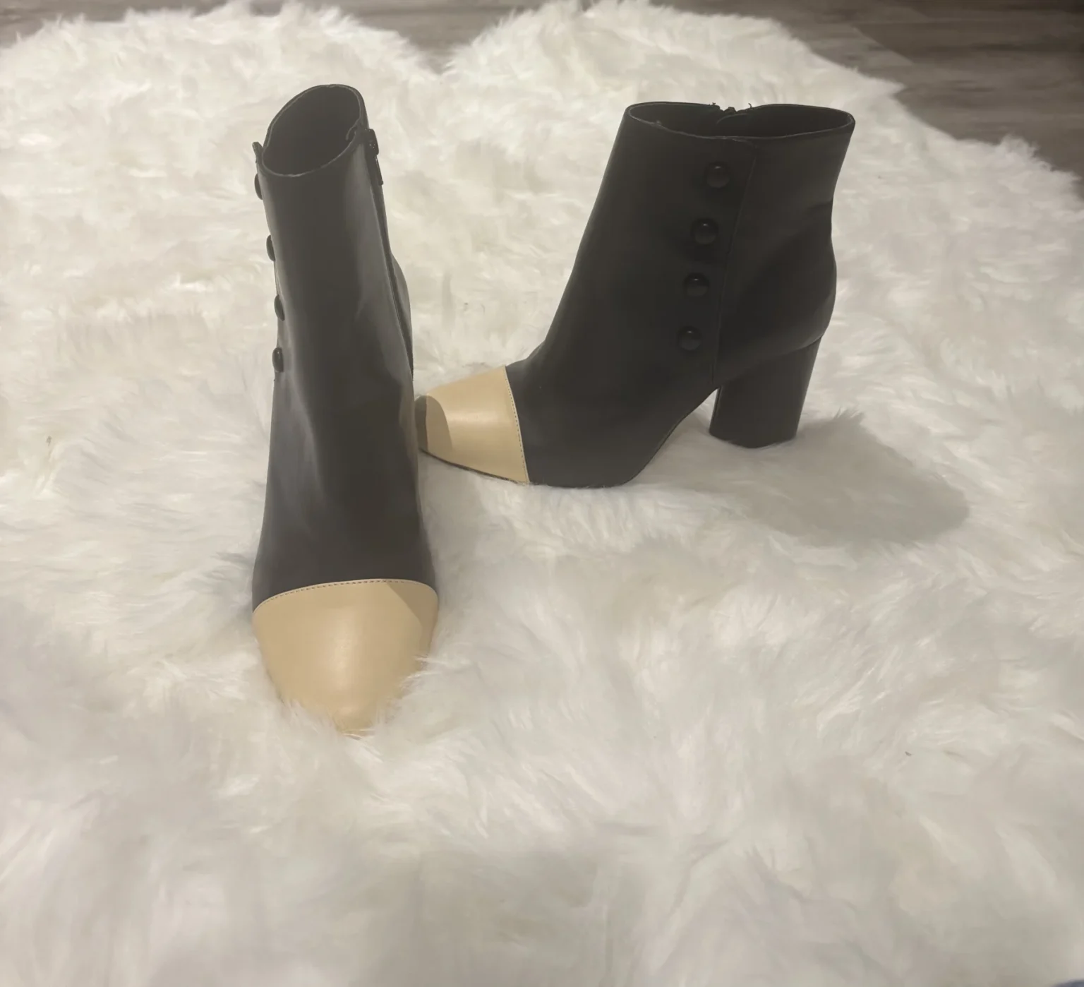 Image for Bottines noires et beiges élégantes