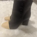 Thumbnail for Bottines noires et beiges élégantes