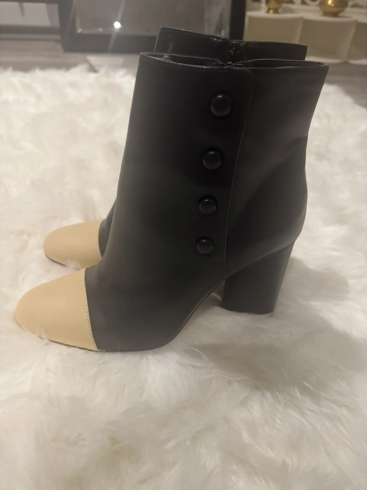 Image for Bottines noires et beiges élégantes