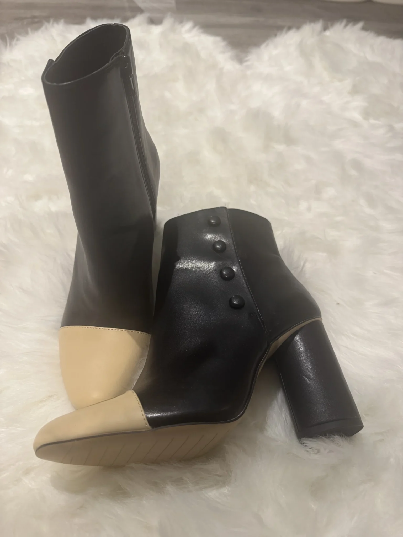 Image for Bottines noires et beiges élégantes