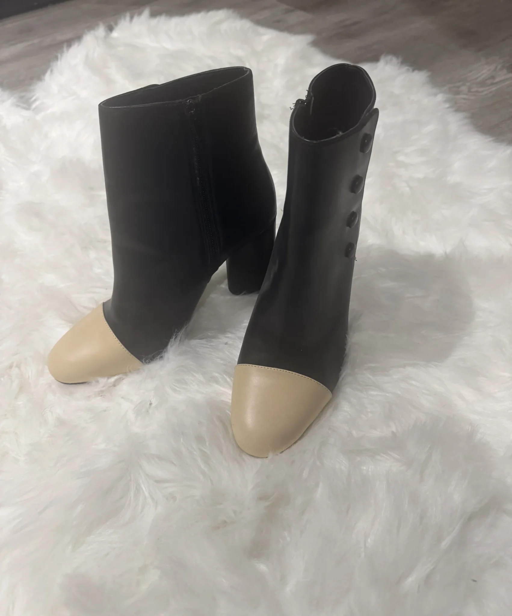 Image for Bottines noires et beiges élégantes
