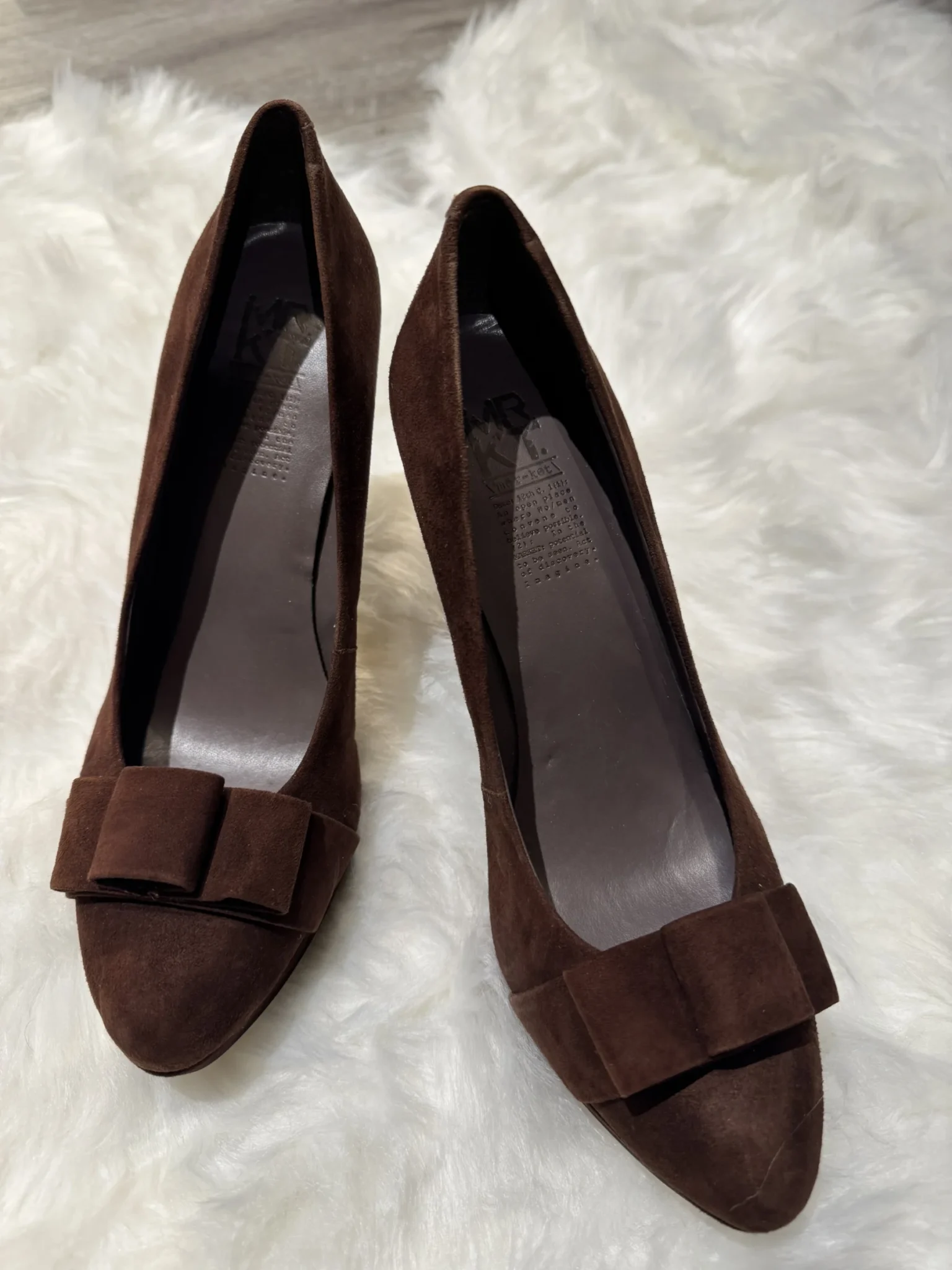 Featured image for Superbe souliers a talon suede