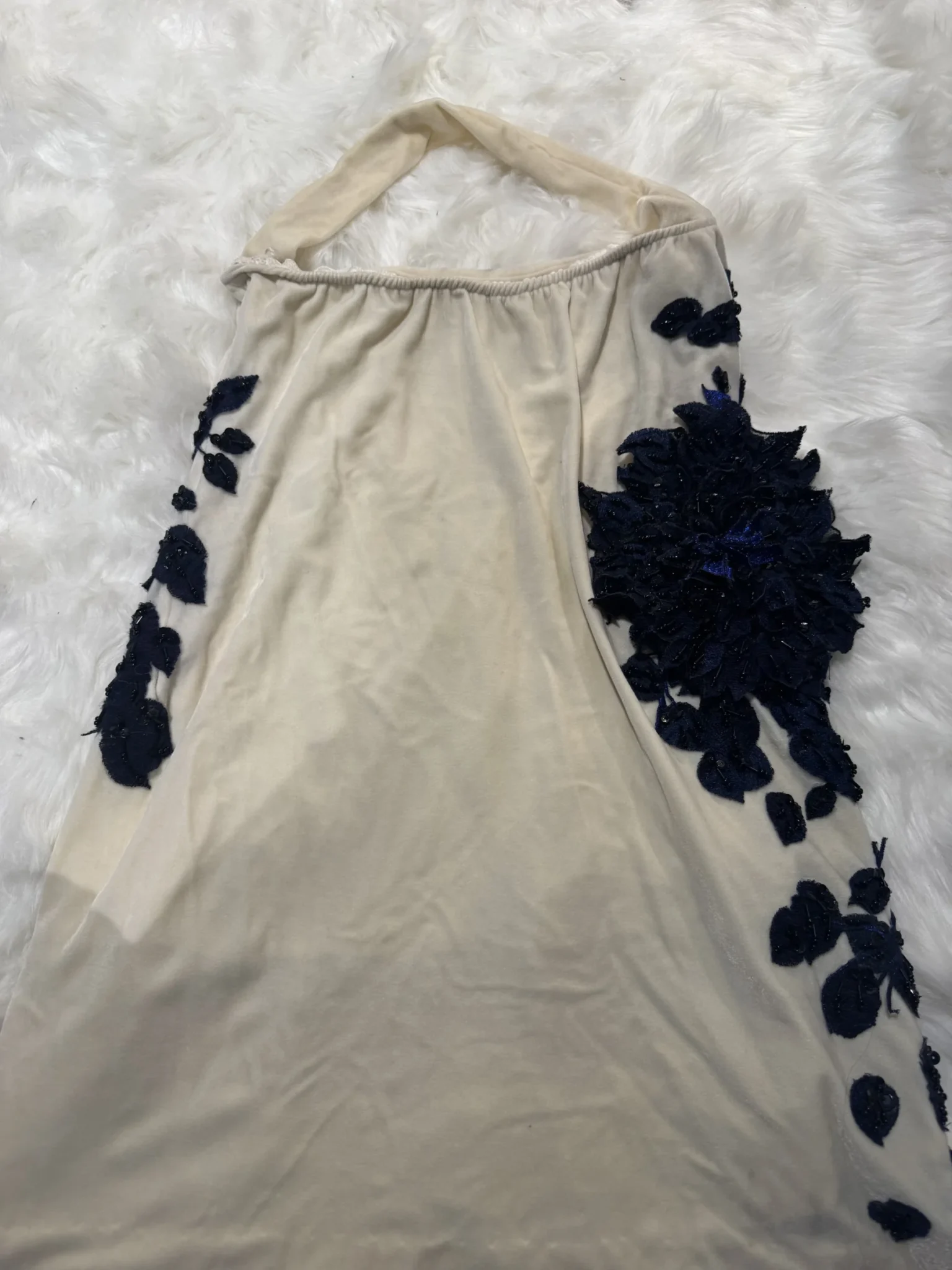 Image for Robe velours blanc cassé brodé a la main