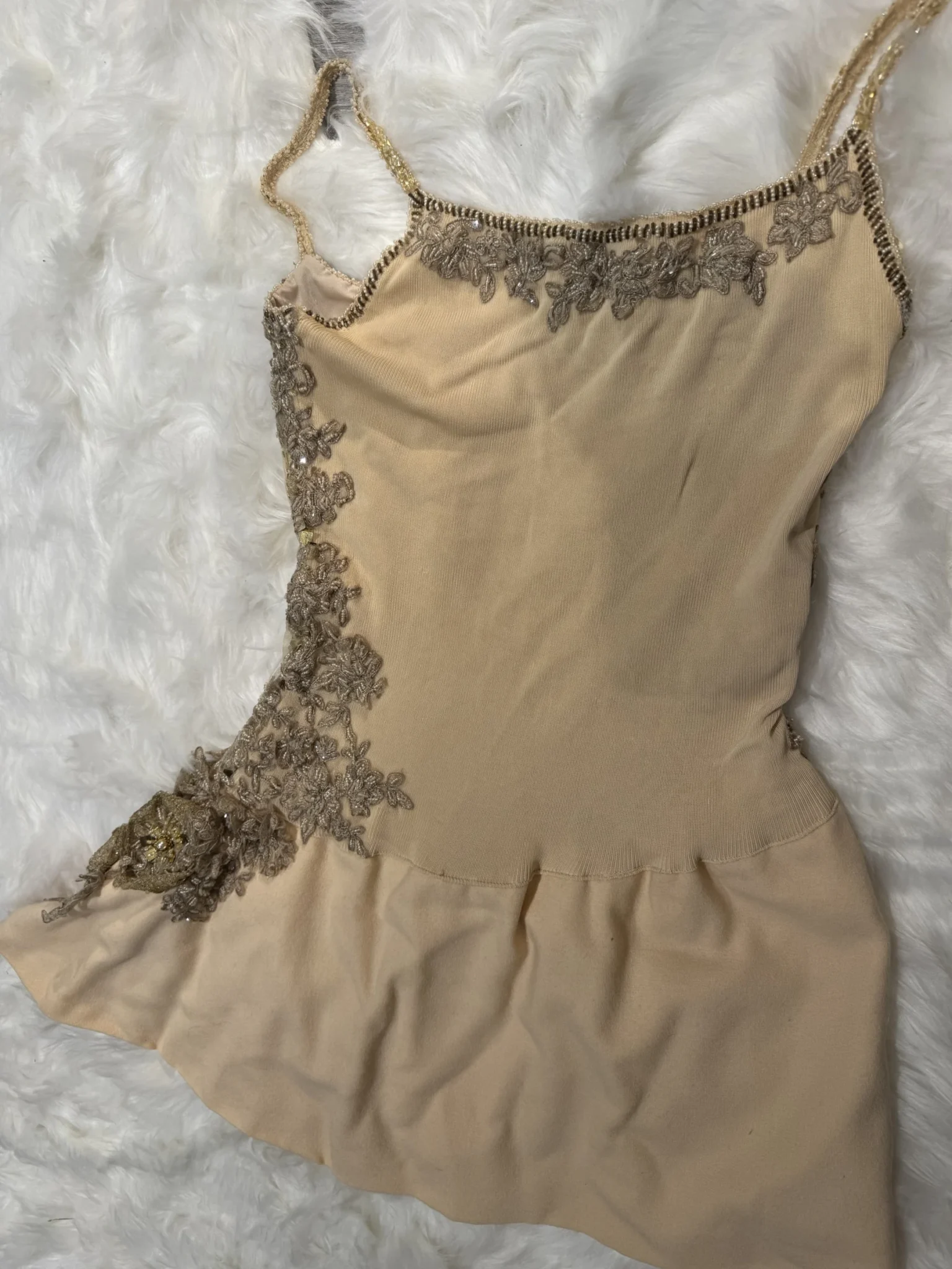 Image for Robe unique brodée à la main