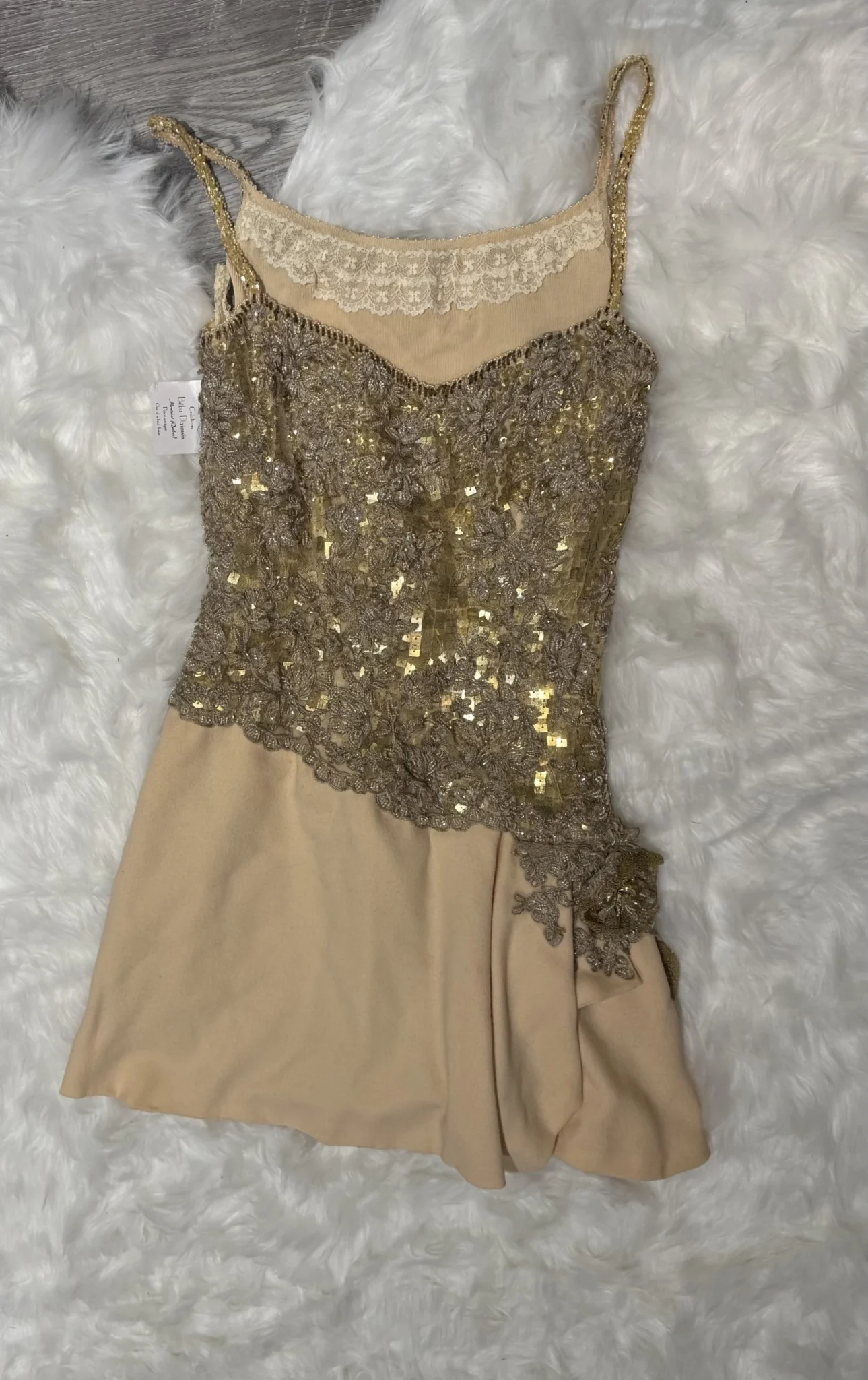 Image for Robe unique brodée à la main