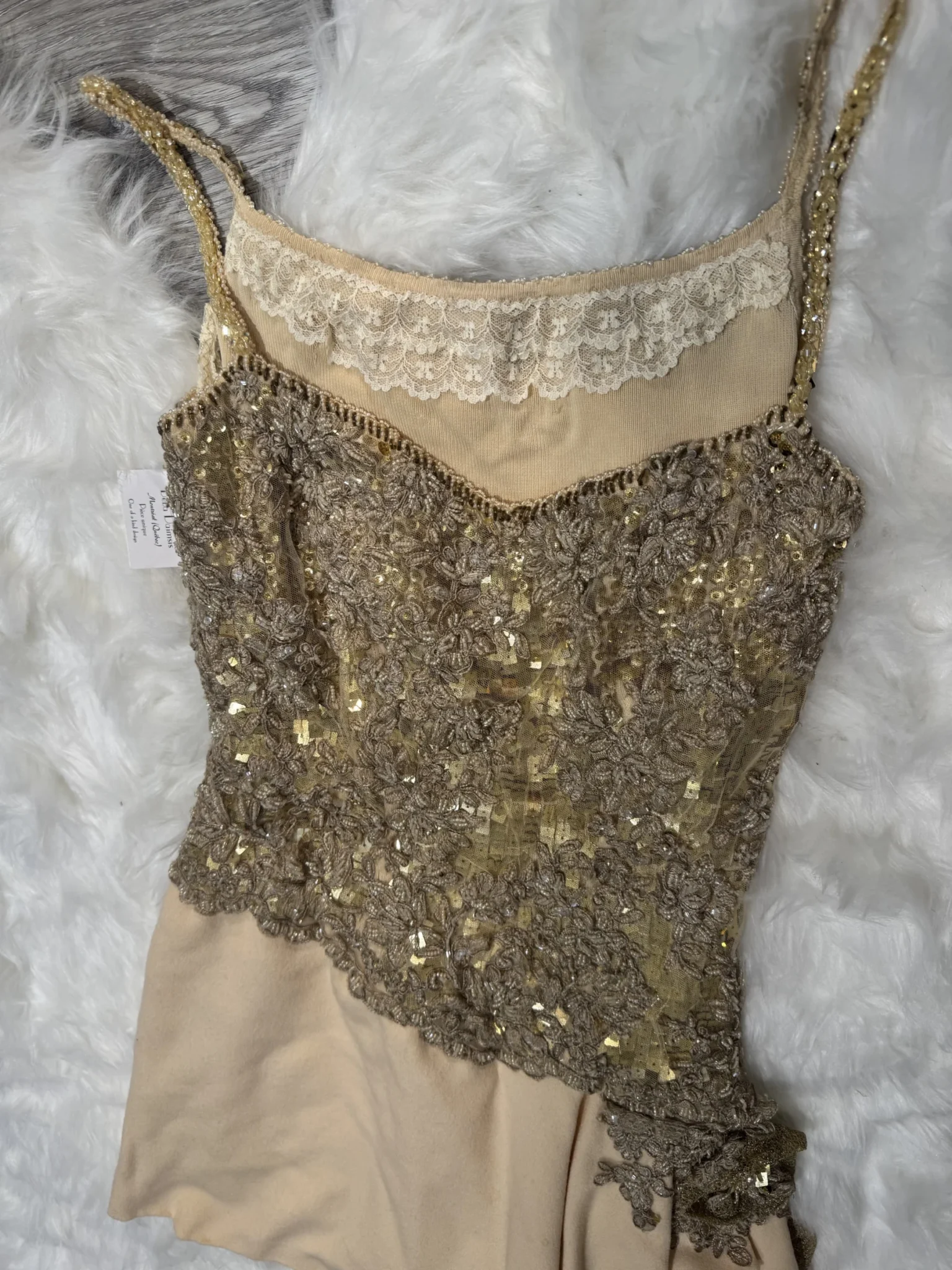 Image for Robe unique brodée à la main