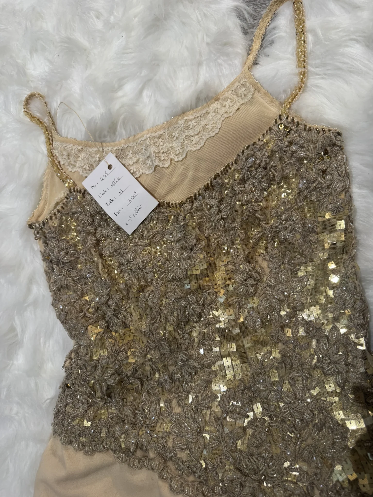 Image for Robe unique brodée à la main