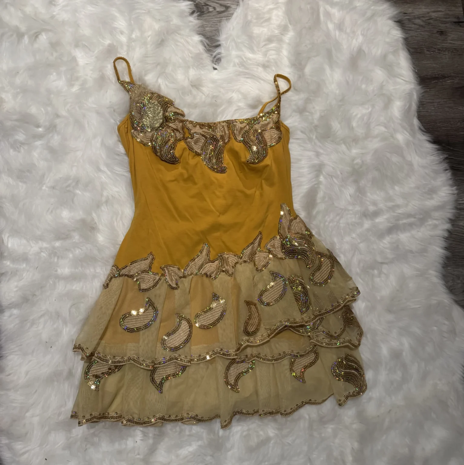 Featured image for Robe jaune faite à la main