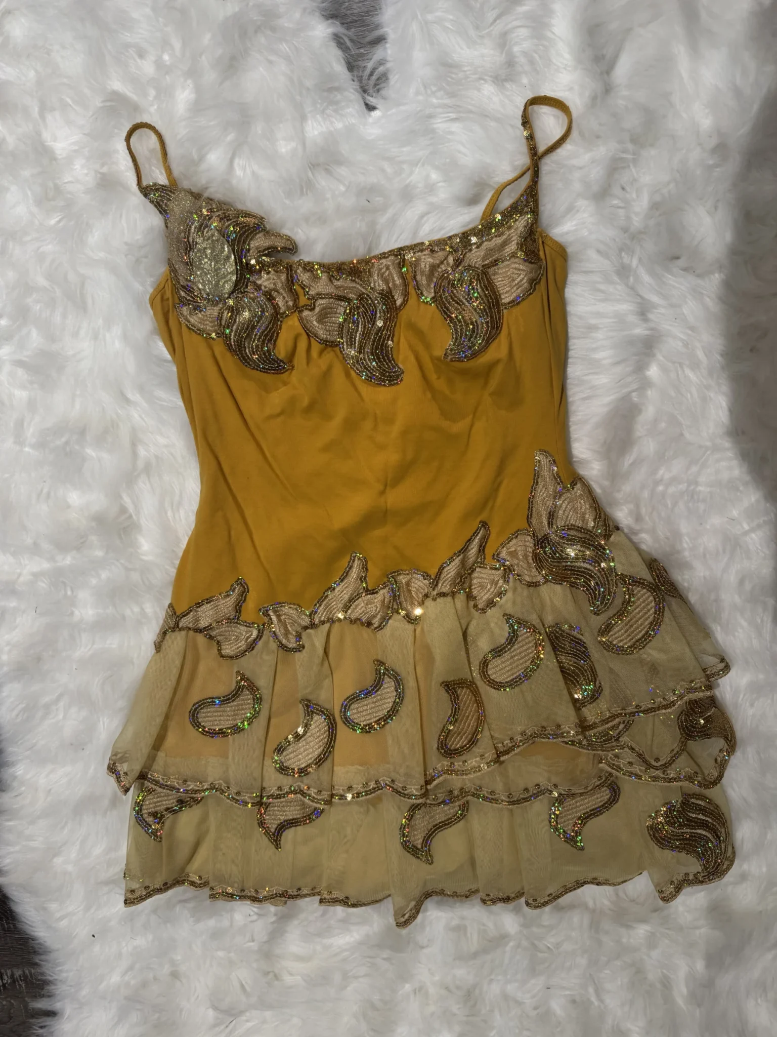 Image for Robe jaune faite à la main