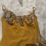 Thumbnail for Robe jaune faite à la main