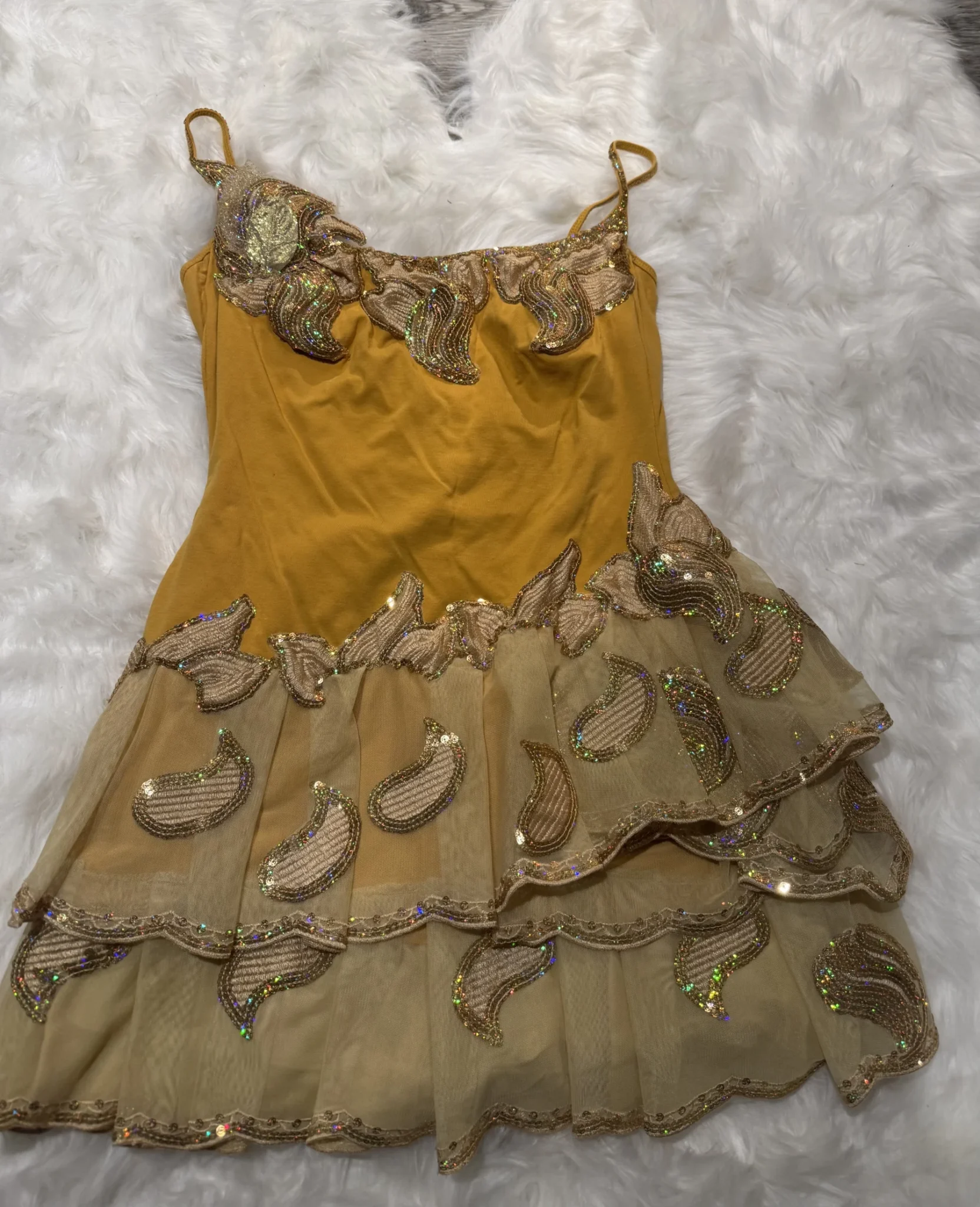 Image for Robe jaune faite à la main