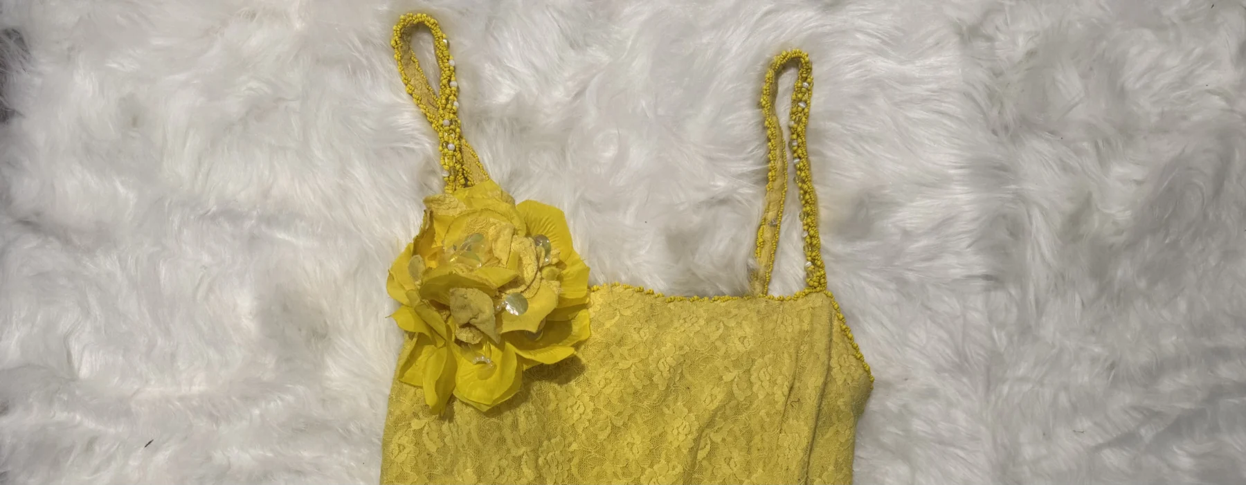 Image for Robe dentelle jaune unique
