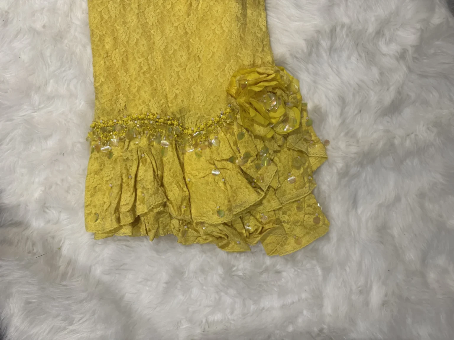 Image for Robe dentelle jaune unique