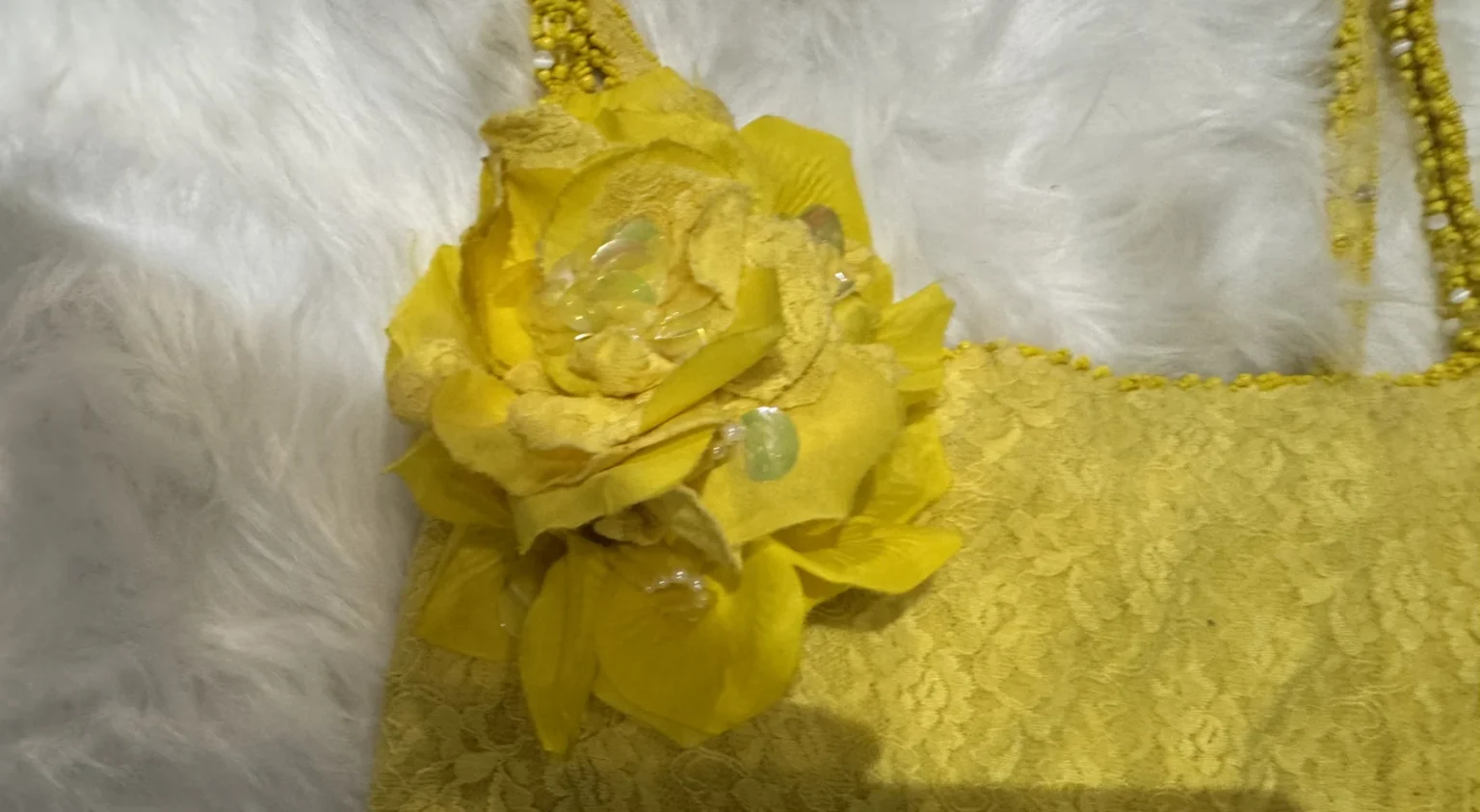 Image for Robe dentelle jaune unique