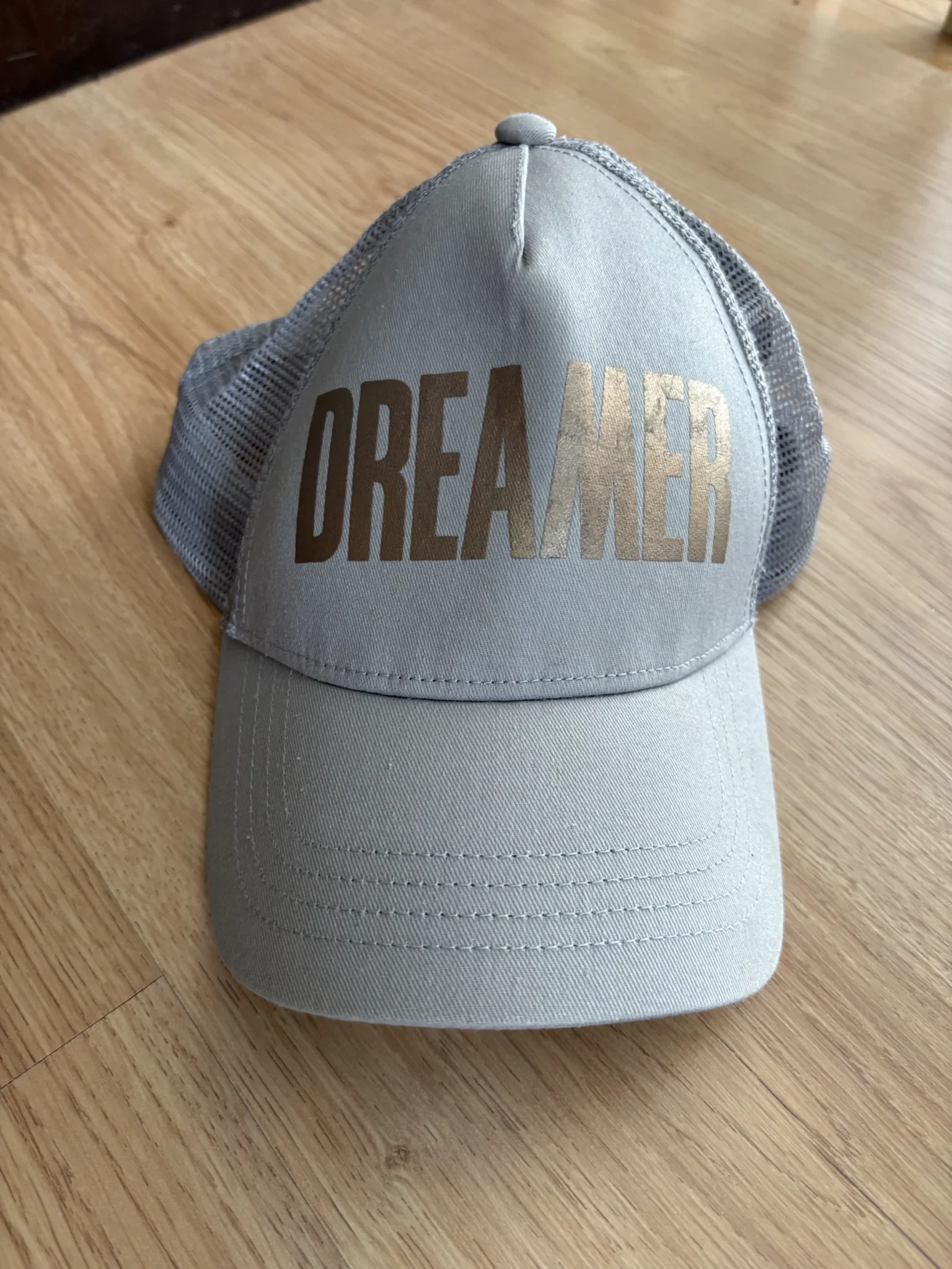 Featured image for Casquette grise dreamer
