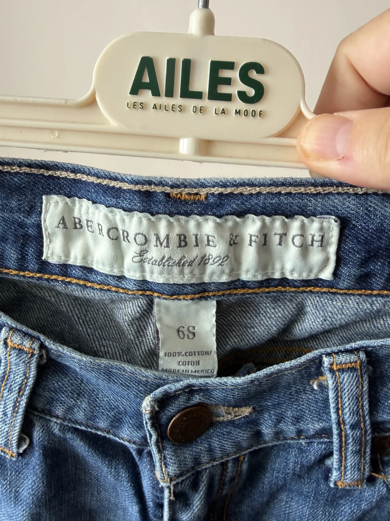 Image for Jeans Abercrombie and Fitch taille 6