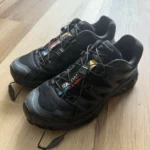 Featured thumbnail for Salomon noire parfaite condition