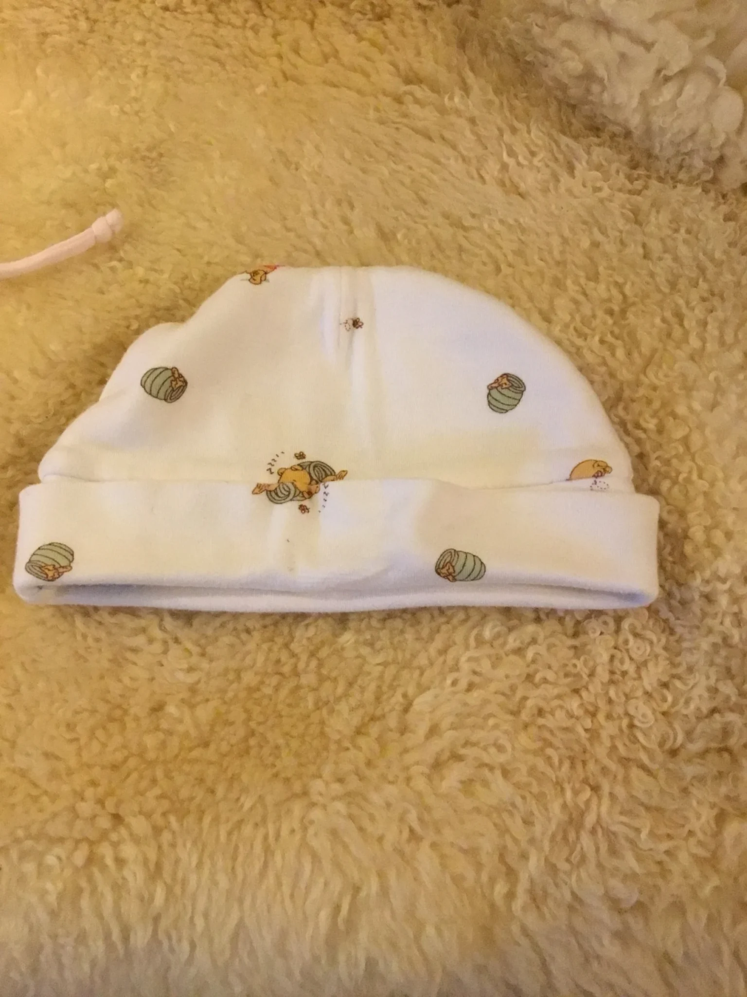 Featured image for Tuque  « Winnie l’ourson » Disney bébé naissant unisexe 0-6