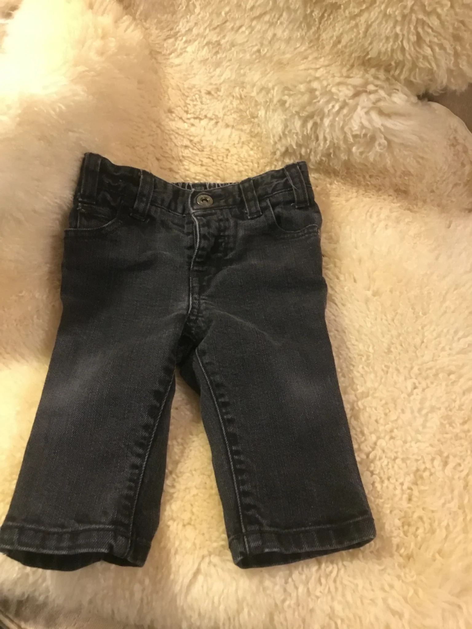 Featured image for Jeans noir charcoal bébé unisexe 3-6 généreux