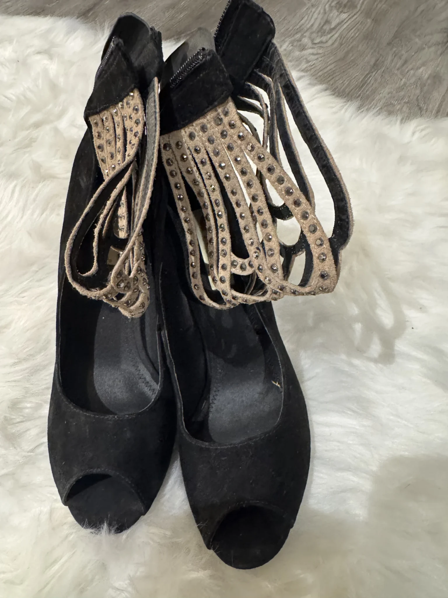 Featured image for Stylish unique sandales suede noire