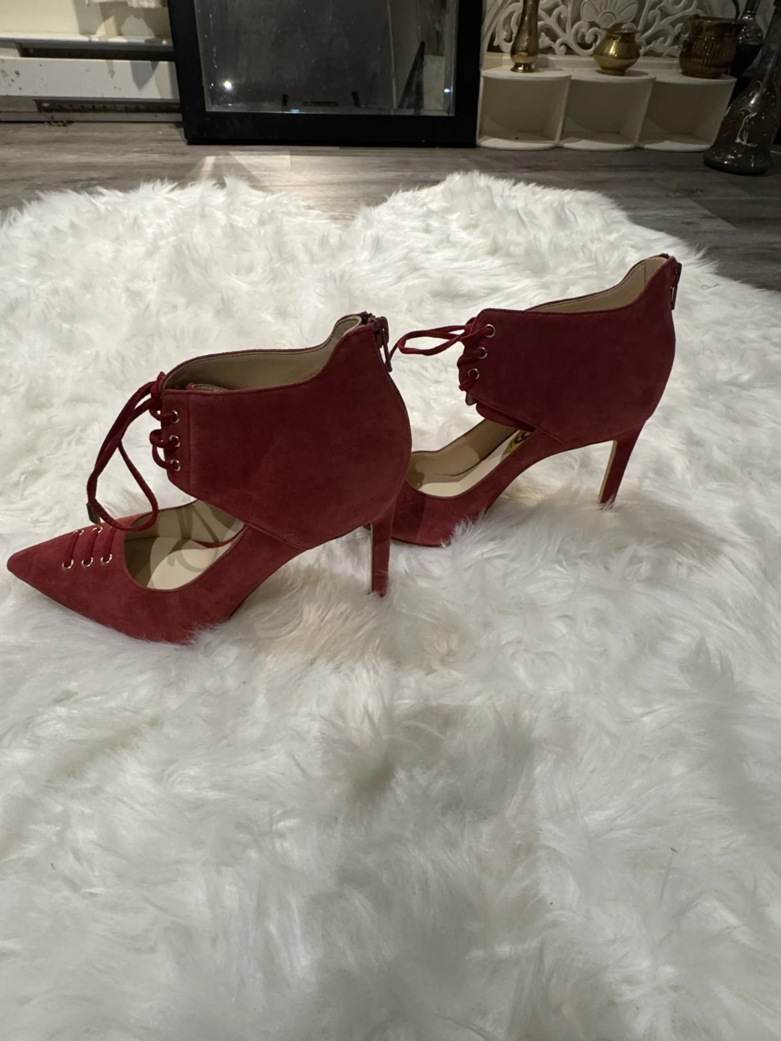 Image for Beaux souliers rouges suede