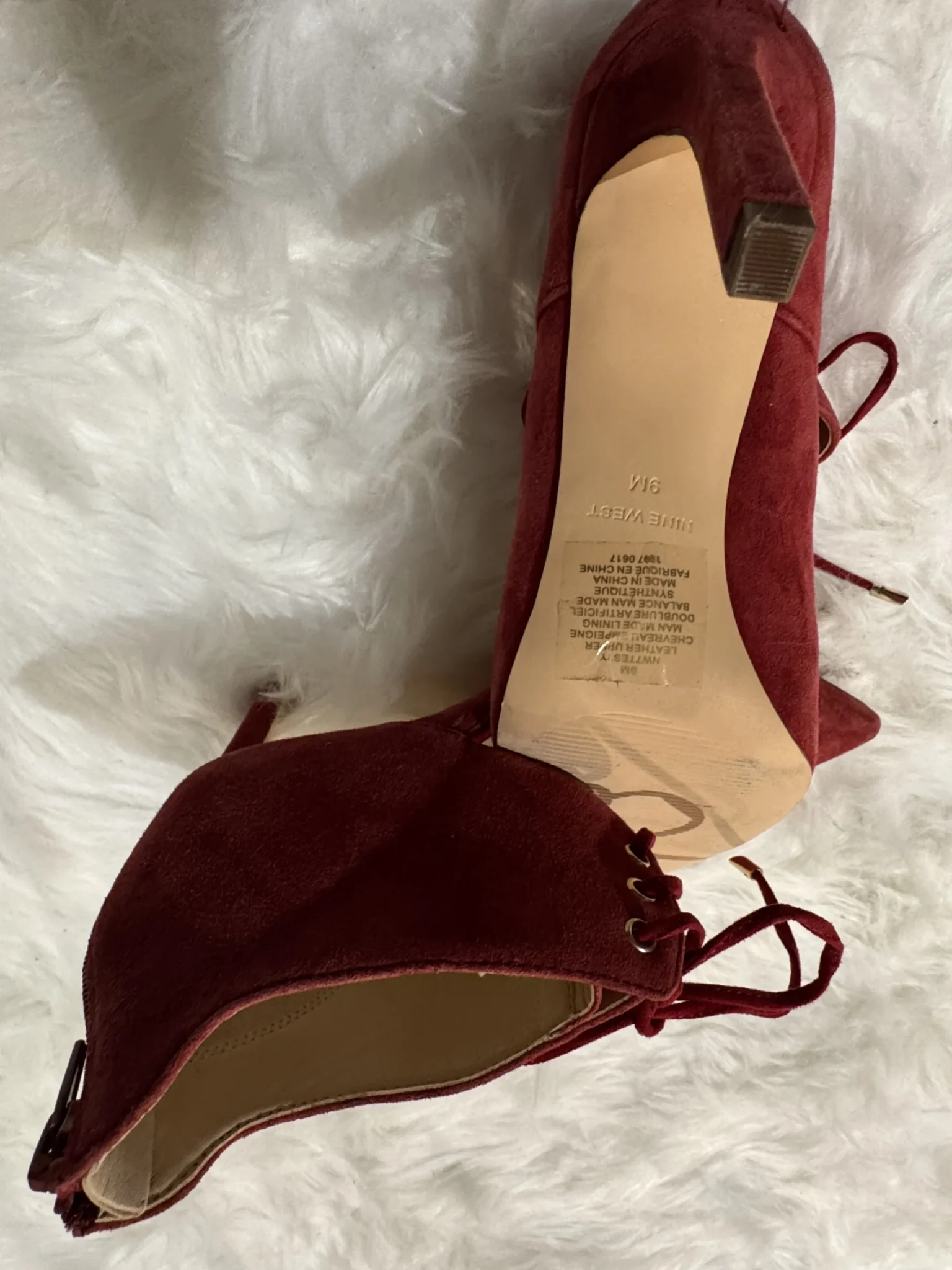 Image for Beaux souliers rouges suede