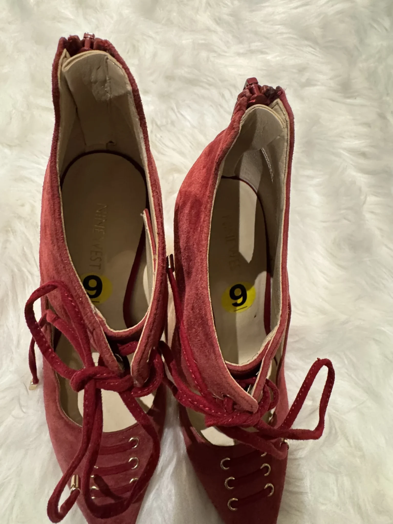 Image for Beaux souliers rouges suede