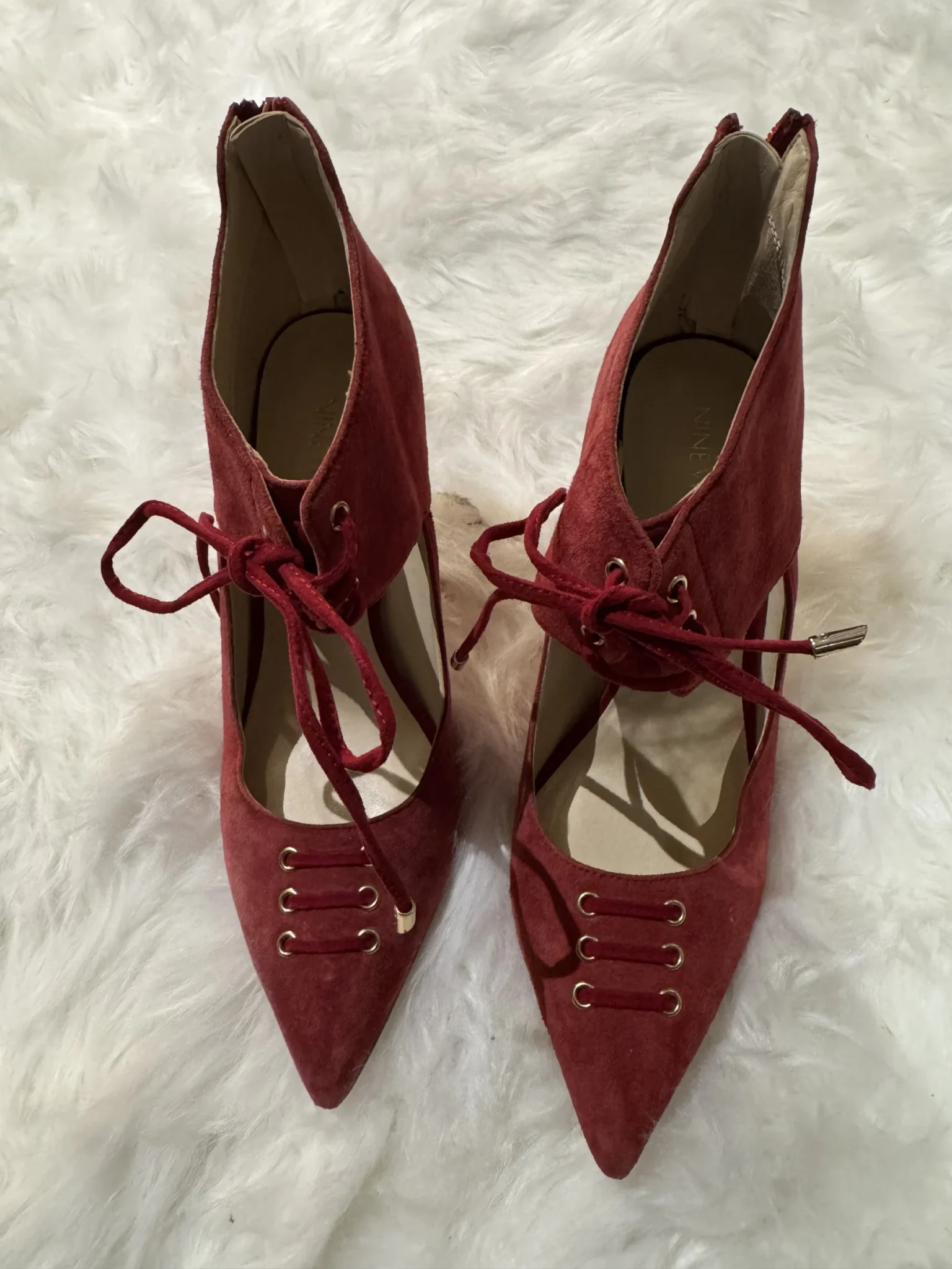 Image for Beaux souliers rouges suede
