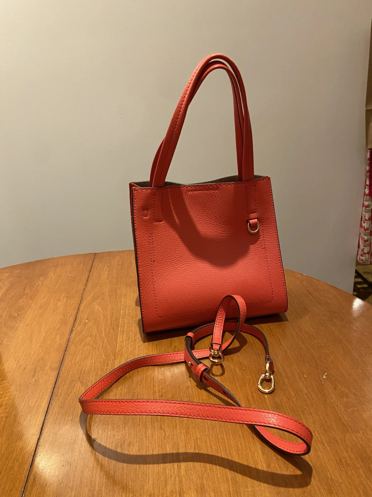 Featured image for Sac en cuir rouge