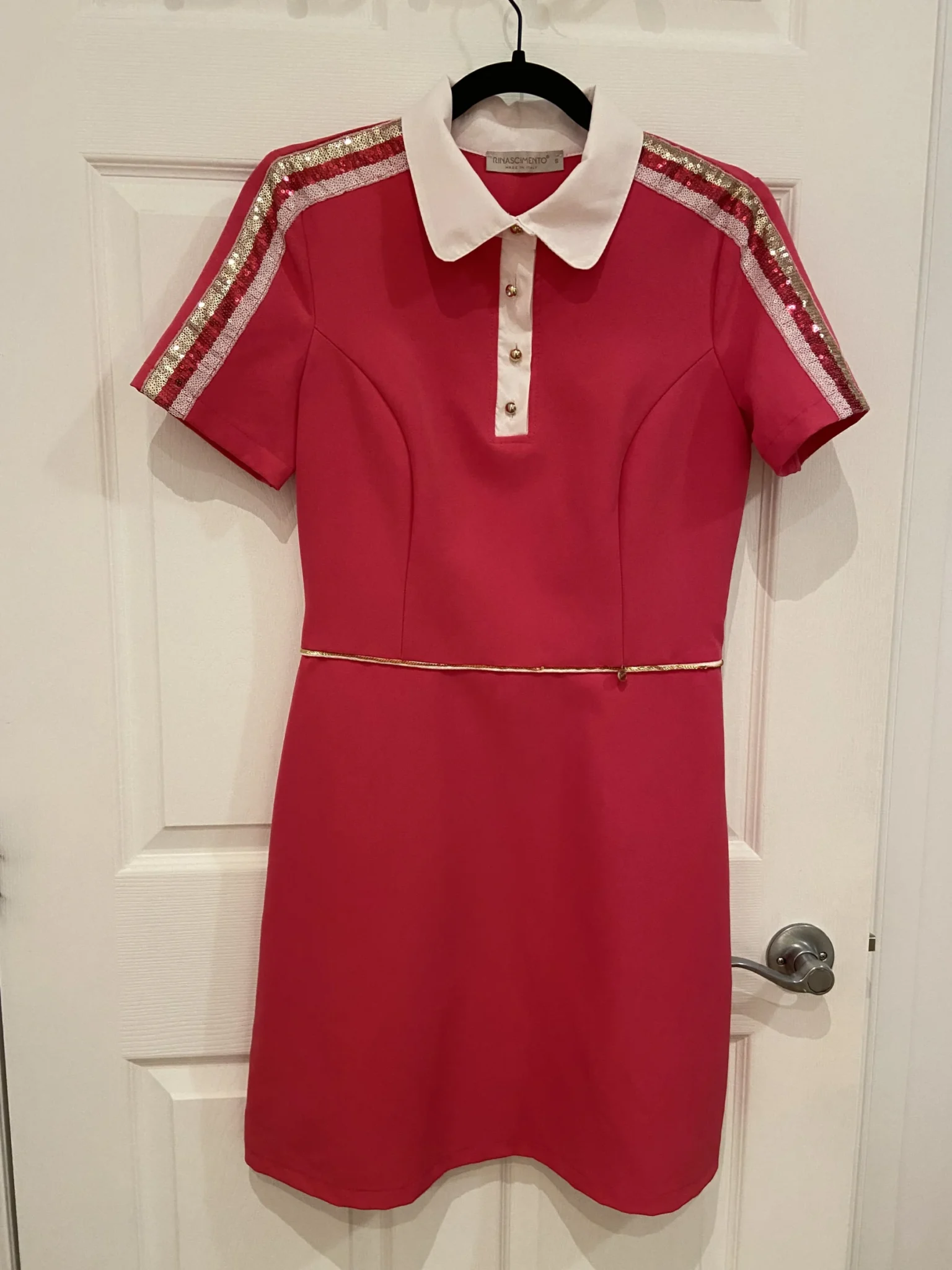 Featured image for Robe style rétro rose fait en Italie